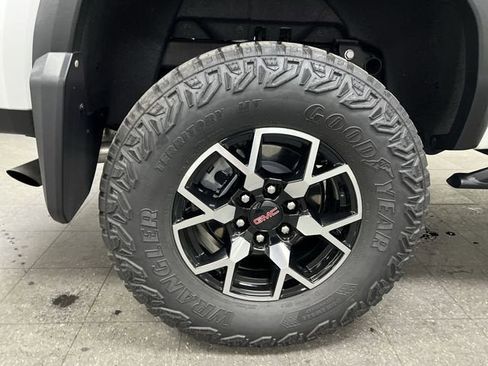 Certified 2024 GMC Canyon AT4X AWD/4WD image 34