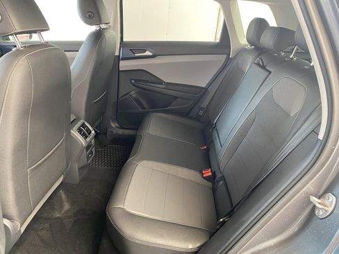 Used 2024 Volkswagen Taos SE image 17