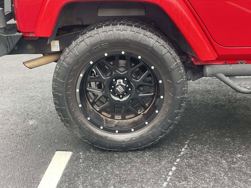 Used 2014 Jeep Wrangler Unlimited Sahara w/ Connectivity Group AWD/4WD image 9