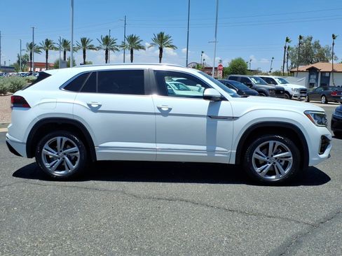 Certified 2024 Volkswagen Atlas Cross Sport SEL R-Line AWD/4WD image 8