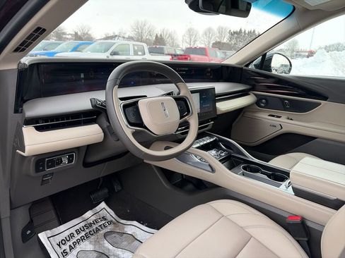 Used 2025 Lincoln Nautilus Premier w/ Equipment Group 102A image 15