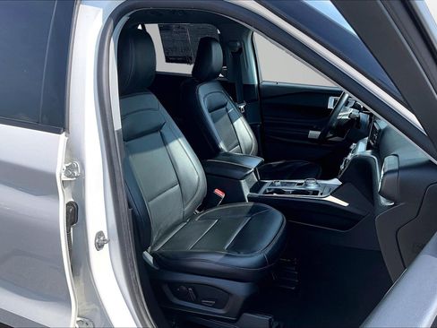 Used 2022 Ford Explorer XLT AWD/4WD image 7
