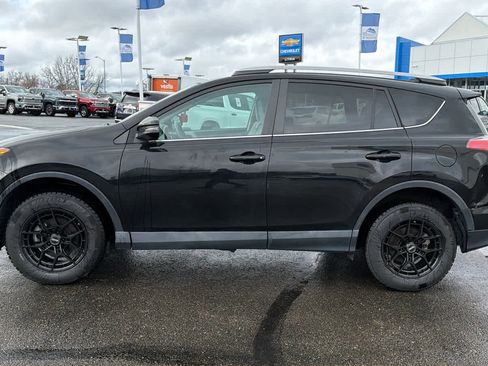 Used 2018 Toyota RAV4 XLE image 8