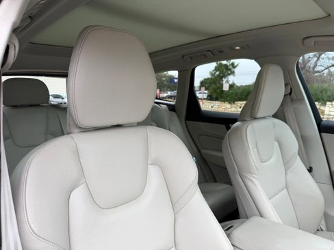 Certified 2023 Volvo XC60 B5 Plus w/ Climate Package image 11