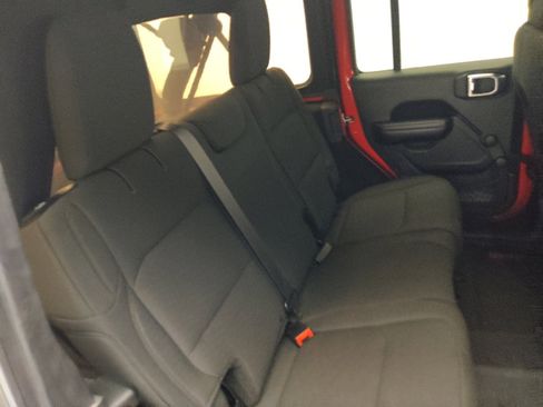 Used 2018 Jeep Wrangler Unlimited Sport image 19