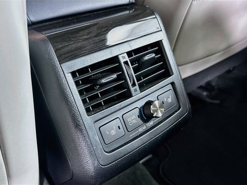 Used 2013 Toyota Avalon Limited w/ Technology Pkg FWD image 28