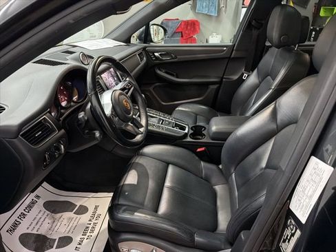 Used 2018 Porsche Macan Sport Edition image 9