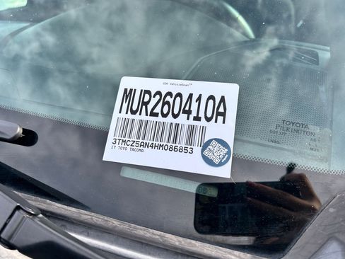 Used 2017 Toyota Tacoma TRD Off-Road w/ Premium & Technology Package image 33