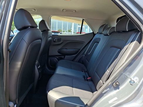 Certified 2025 Hyundai Venue Limited FWD image 9