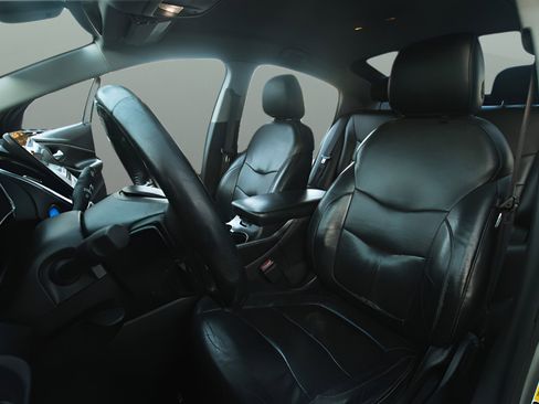 Used 2016 Chevrolet Volt Premier w/ Driver Confidence Package FWD image 9