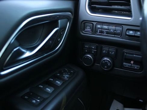 Used 2021 Chevrolet Tahoe High Country w/ Premium Package image 16