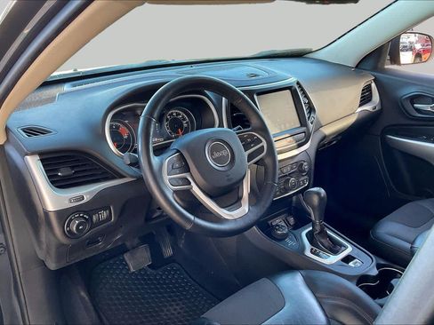 Used 2017 Jeep Cherokee Trailhawk w/ Cold Weather Group AWD/4WD image 17