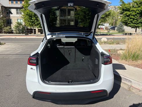 Used 2022 Tesla Model Y Long Range AWD/4WD image 8