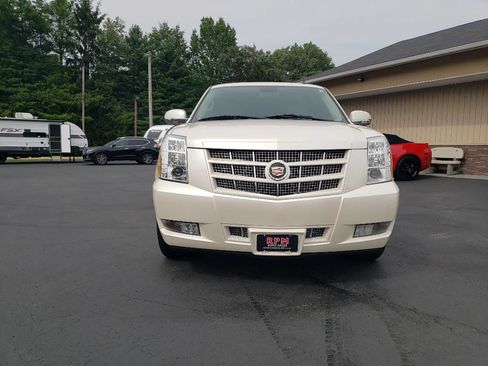 Used 2014 Cadillac Escalade Premium AWD/4WD image 2