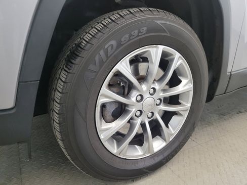 Used 2019 Jeep Cherokee Latitude Plus w/ Cold Weather Group image 31