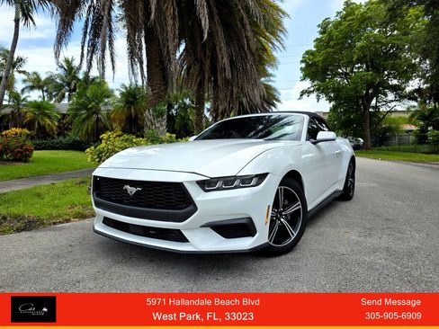 Used 2024 Ford Mustang Convertible RWD image 1
