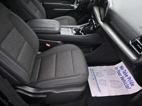 Used 2024 Chevrolet Traverse LS FWD image 33