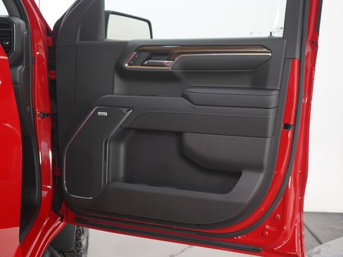 Used 2024 Chevrolet Silverado 1500 LT Trail Boss w/ Convenience Package II image 12