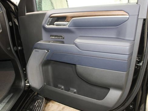 Used 2025 Chevrolet Silverado 1500 High Country AWD/4WD image 34