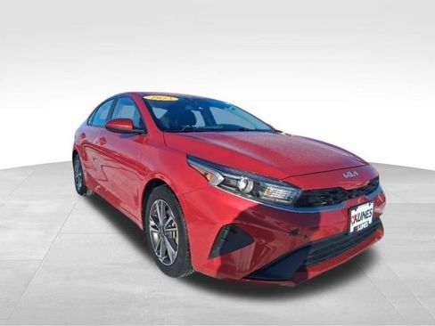 Used 2023 Kia Forte LXS image 4