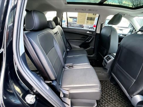 Used 2021 Volkswagen Tiguan SE w/ Panoramic Sunroof Package image 18