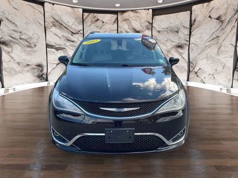 Used 2017 Chrysler Pacifica Touring-L image 12