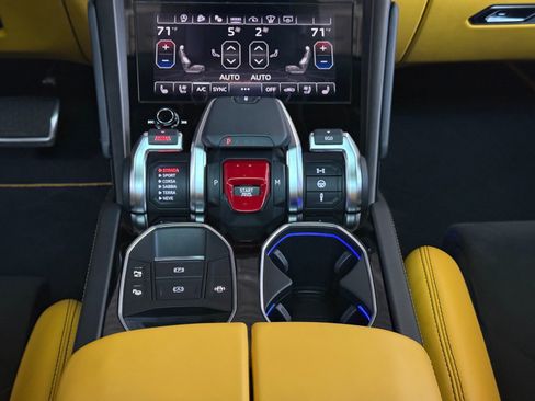 Used 2022 Lamborghini Urus AWD/4WD image 47
