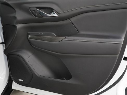 Used 2023 GMC Acadia SLT image 9