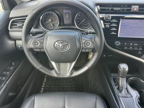 Used 2019 Toyota Camry SE FWD image 14