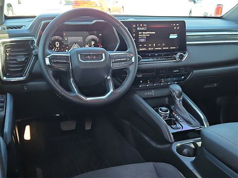 Used 2024 GMC Canyon Elevation image 18