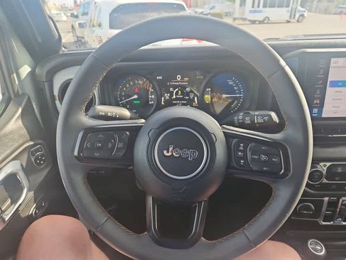 Used 2024 Jeep Wrangler Unlimited AWD/4WD image 14