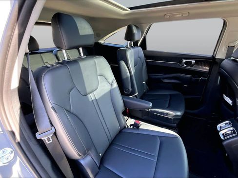 Certified 2026 Kia Sorento EX w/ EX Premium Package FWD image 19