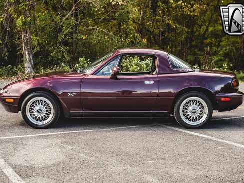 Used 1995 MAZDA MX-5 Miata M-Edition image 3