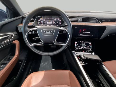 Used 2022 Audi e-tron Premium Plus w/ Premium Plus Package AWD/4WD image 5