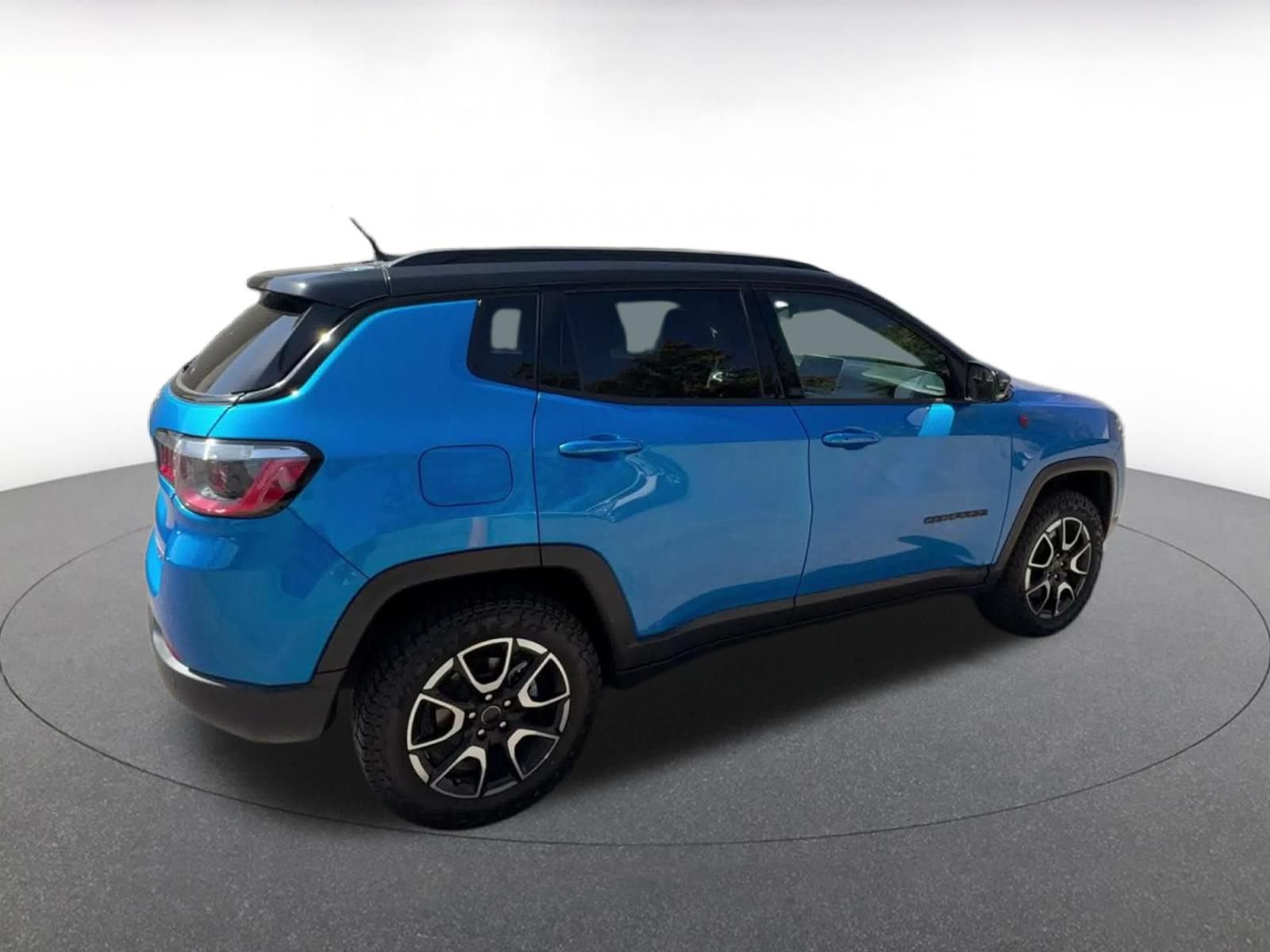 Used 2025 Jeep Compass Trailhawk AWD/4WD image 14