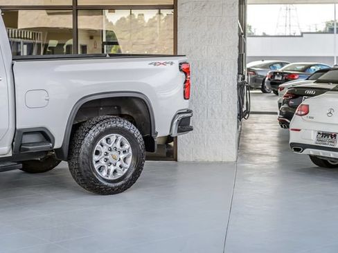 Used 2024 Chevrolet Silverado 2500 LTZ AWD/4WD image 56
