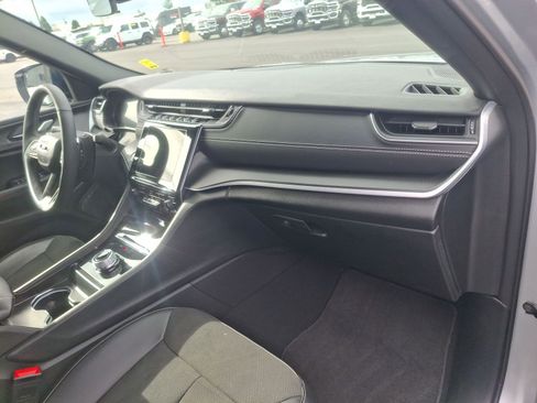 Used 2025 Jeep Grand Cherokee L Altitude image 26