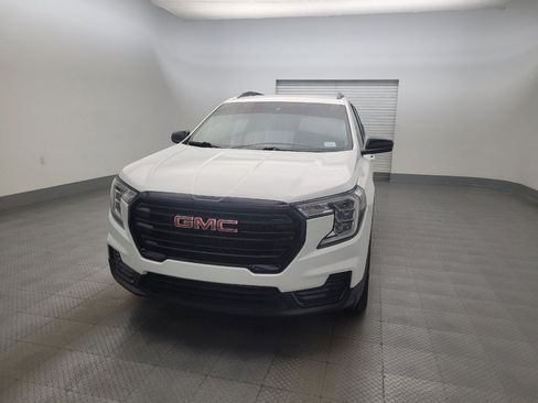 Used 2024 GMC Terrain SLE w/ Elevation Edition FWD image 15