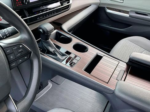 Certified 2023 Toyota Sienna LE image 16