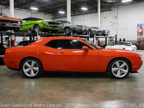 Used 2009 Dodge Challenger SRT8 w/ SRT Option Group II RWD image 8