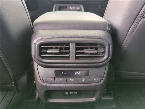 Used 2024 Honda Pilot Touring image 17