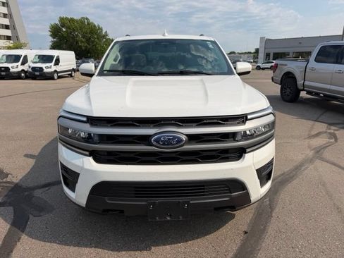 Used 2023 Ford Expedition XLT AWD/4WD image 5