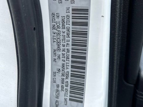 Used 2019 Jeep Grand Cherokee Limited AWD/4WD image 6