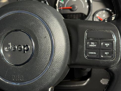 Used 2018 Jeep Wrangler Unlimited Sahara w/ Connectivity Group AWD/4WD image 19