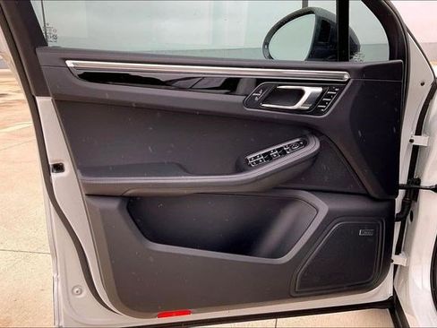 Used 2024 Porsche Macan image 28