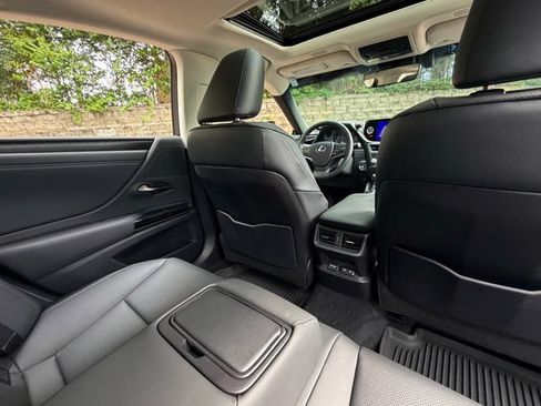 Certified 2024 Lexus ES 350 w/ Premium Package FWD image 39