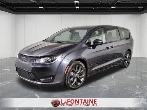 Used 2020 Chrysler Pacifica Touring w/ S Appearance Package image 4