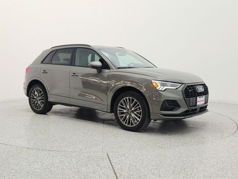 Used 2023 Audi Q3 2.0T Premium w/ Convenience Package AWD/4WD image 3