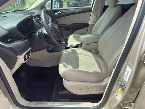 Used 2017 Lincoln MKC Premiere FWD image 9