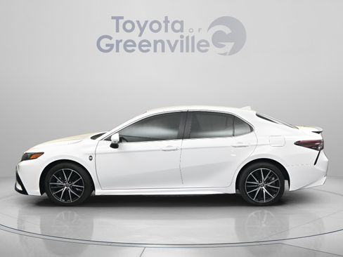 Used 2023 Toyota Camry SE image 5
